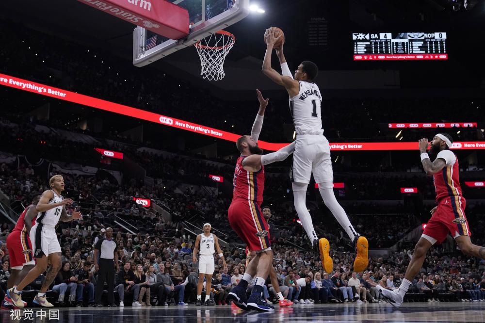 他不仅在门 他不仅在门